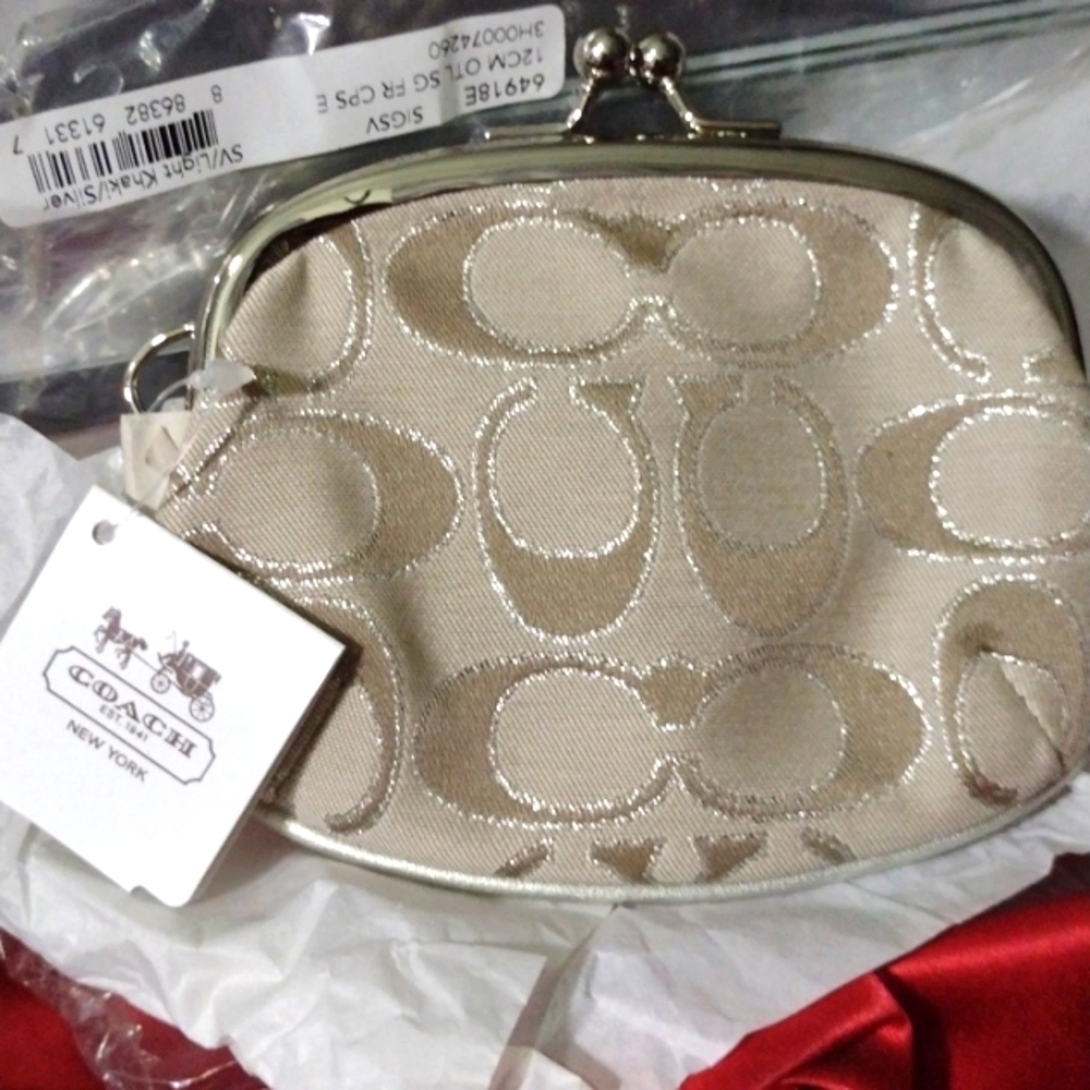 COACH Warm Her Heart ๐ Stunning ๐ NWT - Picture 1 of 5
